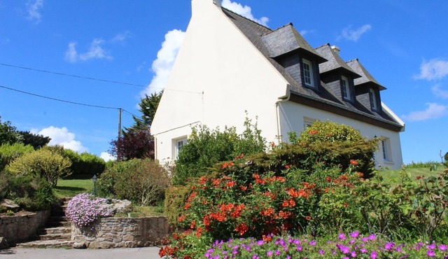 Breathtaking sea view with large garden