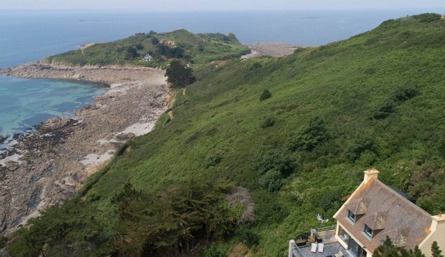 Breathtaking site, feet in the water, wild peninsula, all seasons