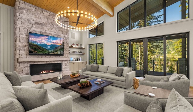 Breathtaking ski residence - theater room , sauna , gym, heated driveway and hot tub deck