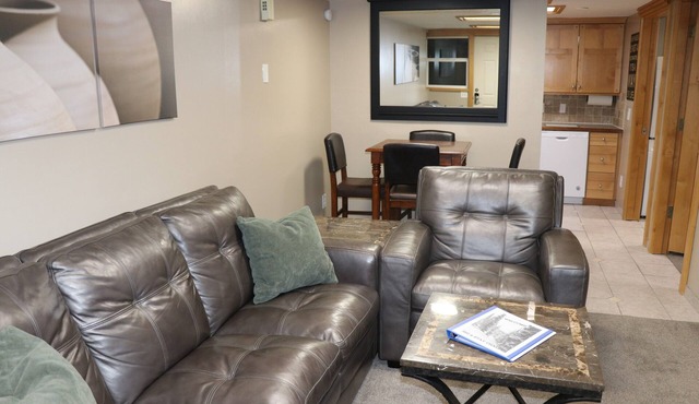 Breathtaking Ski & Stay Chalet - 2BR/1BA/Full Kitchen - Mountain Escape