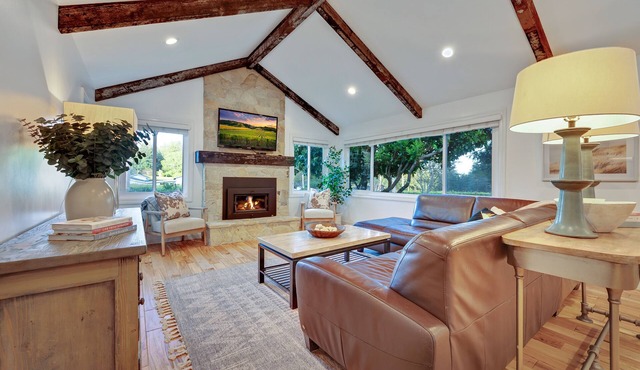 Breathtaking Sonoma Country Vineyard Getaway