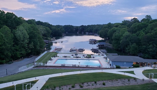 Breathtaking Sunset Views Over Smith Mountain Lake offers no stairs to condon