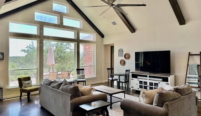 Breathtaking Texas Hill Country Views - Welcome to the Retreat at the Ridge