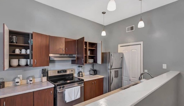 Breathtaking Unit in Shaw - 4 Queen beds 1W