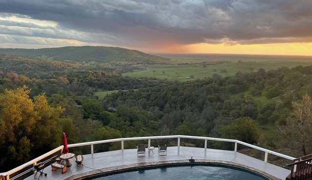 Breathtaking view of the Hills with HotTub, Pool and Pool Table
