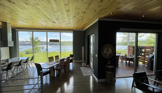 Breathtaking views, 2 spas, sauna, steam room.