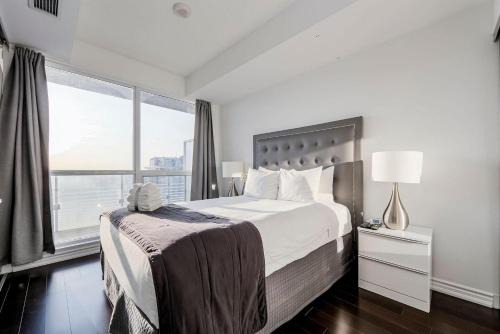Breathtaking View 2 Bedroom in the Heart of Downtown Toronto