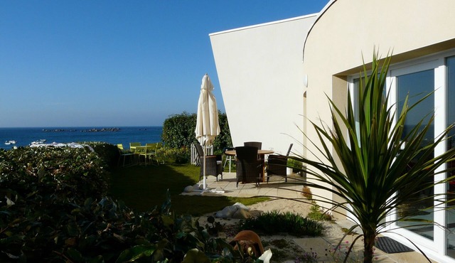 Breathtaking view for this beautiful waterfront apartment.