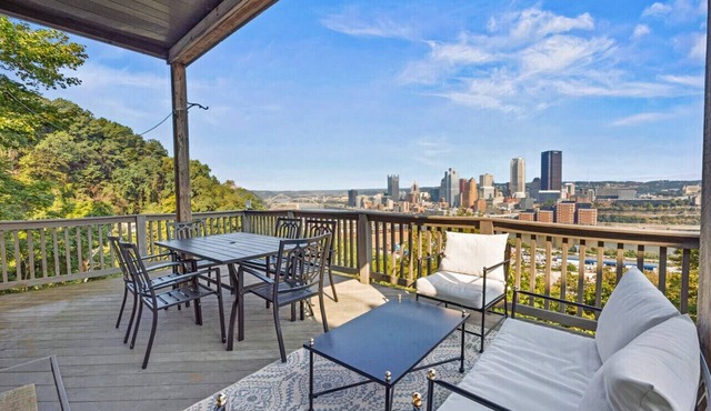 Breathtaking View of Pittsburgh! 3bd, king suite!
