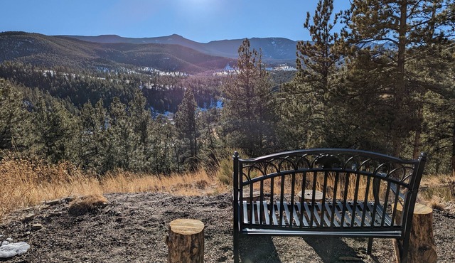 Breathtaking View: Relaxing Rocky Mountain Getaway