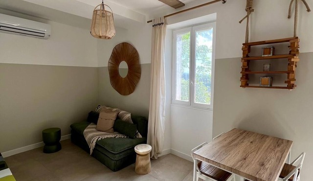 Breathtaking view - Village perched 10 minutes from Lake Saint Cassien.