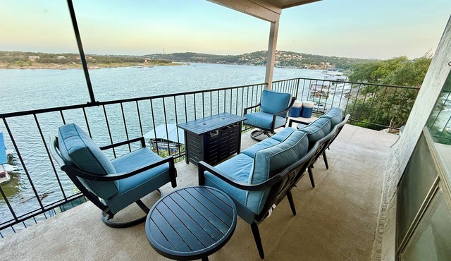 Breathtaking Views Above Lake Travis, Close To Austin w/Pool & Hot Tub