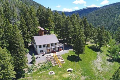 Breathtaking Views Close to Yellowstone