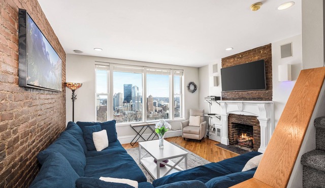 Breathtaking views of Pittsburgh from Mt. Washington! Rooftop deck + parking!