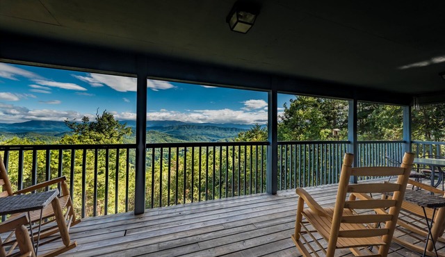 Breathtaking Views of Smoky Mts, Minutes from Gatlinburg, 10% off 7+ day stay