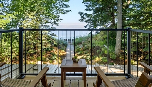 Breathtaking Views of Lake Michigan |Cozy Spaces | 3 Bedroom, 3 Bathroom