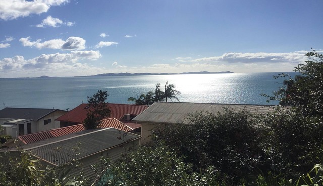 Breathtaking views of Doubtless Bay 5 minute stroll to golden Cable Bay beach