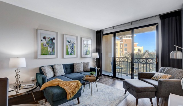 Breathtaking views, of the Lake, Mountains and Pool, luxurious 1 bed 1 bath apt.