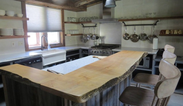 Breathtaking Views of Yellowstone on the Yellowstone River in a Luxury Lodge!