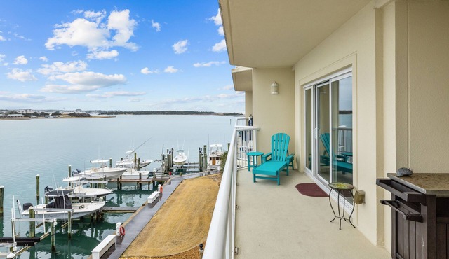 Breathtaking Views on the Water Luxury Condo