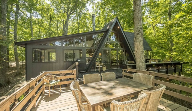 Breathtaking Views: Private Beach and Hot Tub