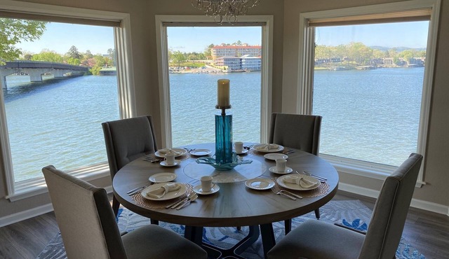 Breathtaking views of Lake Hamilton - 2 Bedroom 2 Bathroom Gated Lakefront Condo