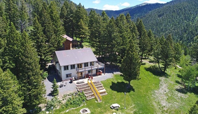 Breathtaking Views Close to Yellowstone