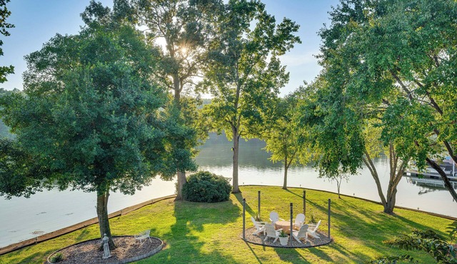 Breathtaking Views & Deck: Badin Lake House!