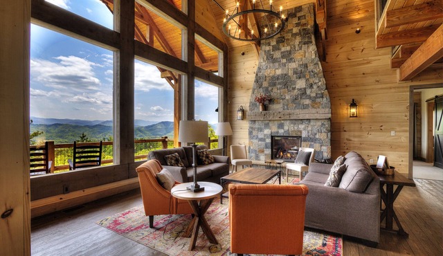 BREATHTAKING Views !/6 Private King Suites/Handicap Friendly/Firepit/Theater