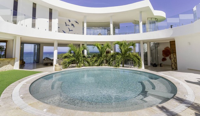 Breathtaking Villa and Incredible Sea Views w/7Bdrs Pool.