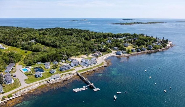 Breathtaking Water View Room Near Grimes Cove – 15 Min Walk | Family Friendly