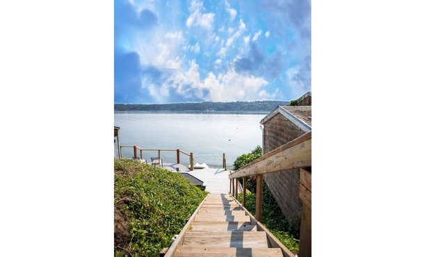 Breathtaking Waterfront Apartment