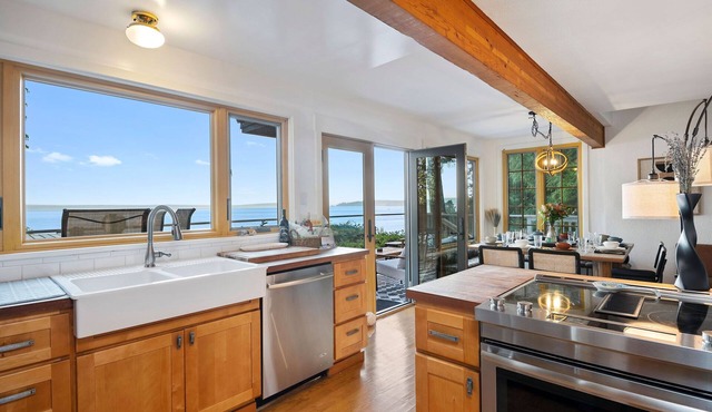 Breathtaking Waterfront Home w Beach /Hot Tub