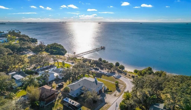 Breathtaking Waterfront Crystal Beach Getaway!