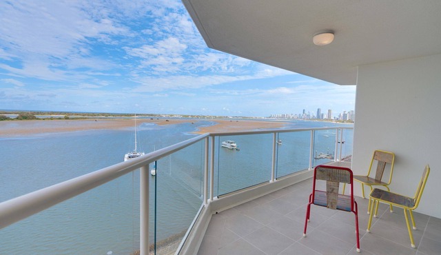 Breathtaking Waterviews Deluxe 2 Bedroom Apartment