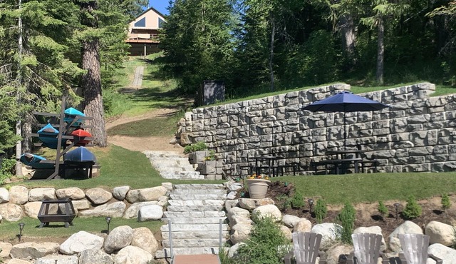 Breathtakingly beautiful, all season, all occasion lake front getaway!