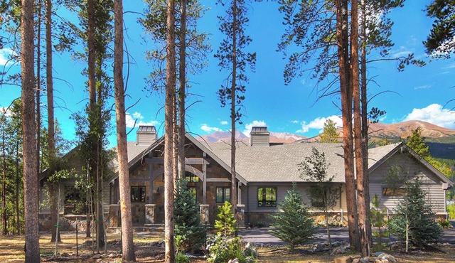 Breck Escape, Spacious 6BR mountain retreat in Breckenridge.