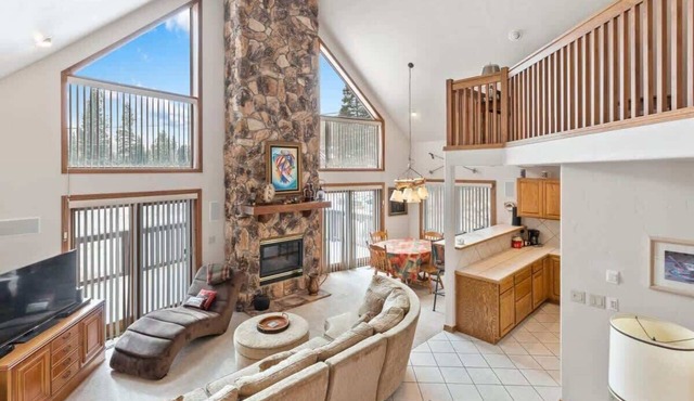 Breckenridge Mountain Retreat with Hot Tub
