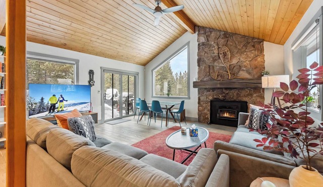 Breckenridge Mountain Retreat | Hot Tub & Views