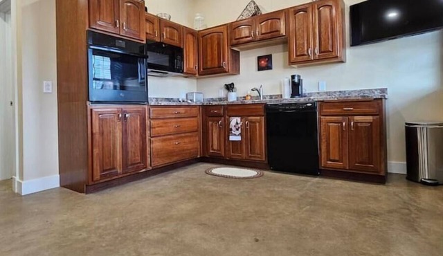 Breckenridge Suites #7 - The King's Suite - Cozy 1-Bedroom with Full Kitchen