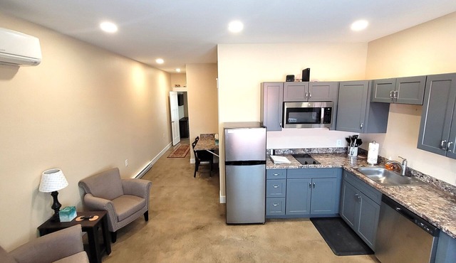 Breckenridge Suites #6 - Cozy 1-Bedroom Suite with Fully Equipped Kitchen