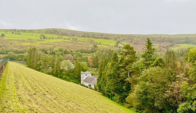 Brecon Beacons Cottage with Cinema Room, Sleeps 5