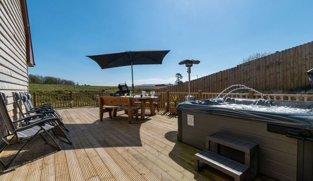 Breconview Lodge - Three Bedroom House, Sleeps 8