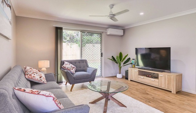 Breeze - 4BR - Aircon - Wifi - Smart TV