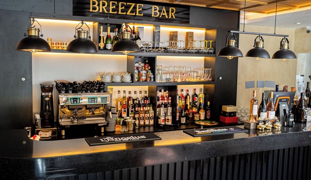 BREEZE HOTEL