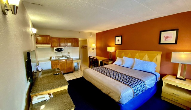 Breeze Inn & Suites