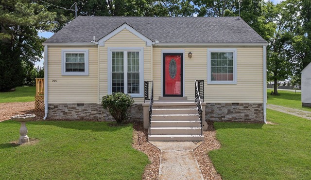 BreezeHome Cottage- Cozy Modern Stay in Shelbyville, Tn