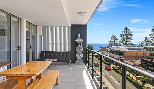 BREEZES @ OCEANS EDGE | Ocean Views , WIFI | Accom Holidays