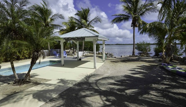 Breezeswept Beach, Waterfront with heated pool