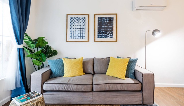 Breezy-2BR-Gated Unit w Kitchenette